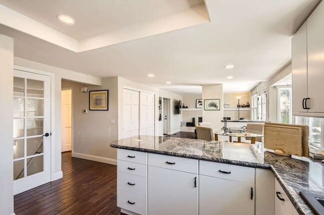 Building Photo - Gorgeous Home in Centennial w/Beautiful Fi...
