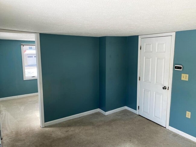 Building Photo - 1136 Pownal Rd