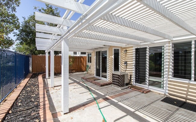Building Photo - Updated Rancho Del Oro 3 bedroom 2 bath home