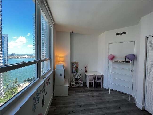 Building Photo - 801 Brickell Key Blvd