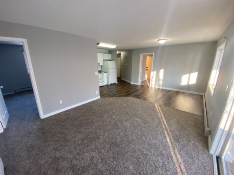 Building Photo - 1580 Chattaroy Cir