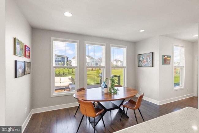 Building Photo - 1108 Coubertin Dr SE