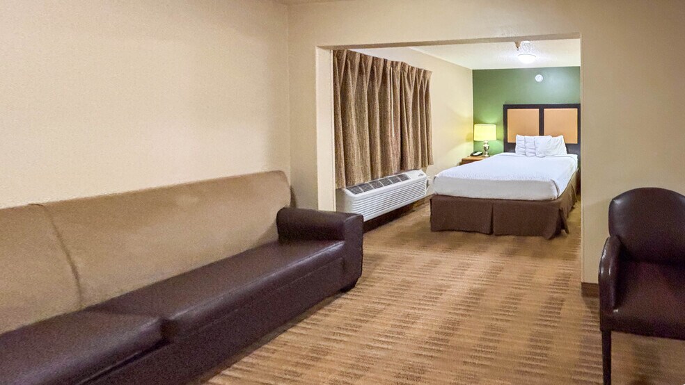 Building Photo - 530 Woods Lake Rd