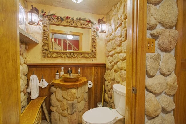 Building Photo - FURNISHED Private 3 Bed Winter *Seasonal Rental* - 6 month term available 11/1/26 - $3290/mo