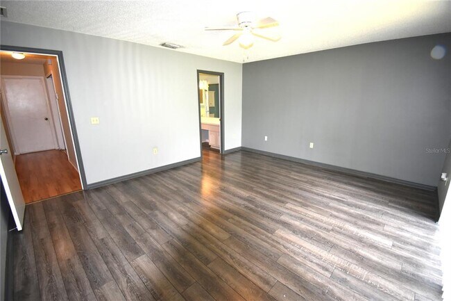 Building Photo - 9109 Queen Elizabeth Ct