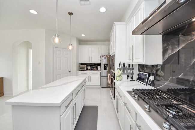 Building Photo - 17859 Camp Cove Dr