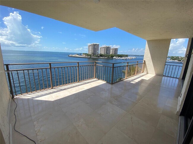 Building Photo - 1632 S Bayshore Ct