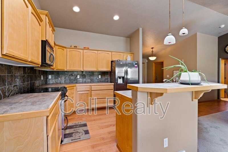 Building Photo - 5211 S Myrtle Ln