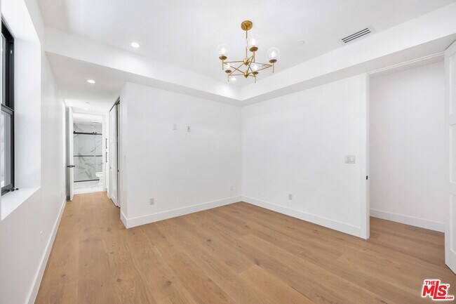 Building Photo - 926 17th St