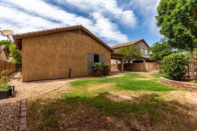 Building Photo - 5 Bedroom home in Chandler