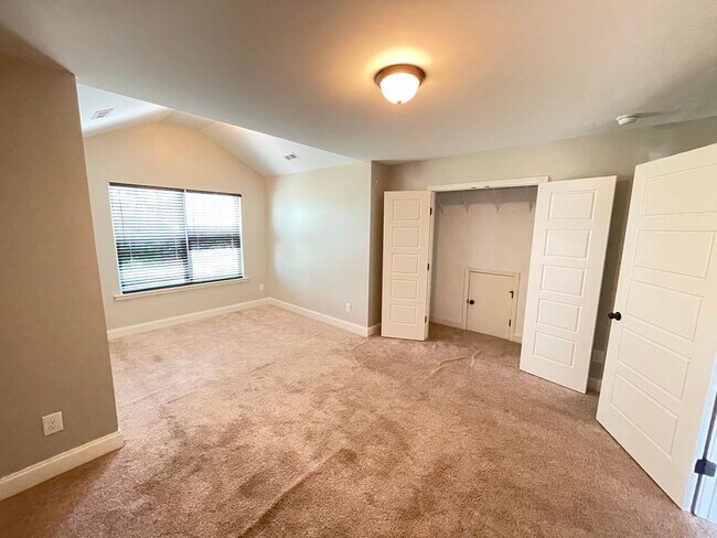 Building Photo - 96 Castlebay Dr