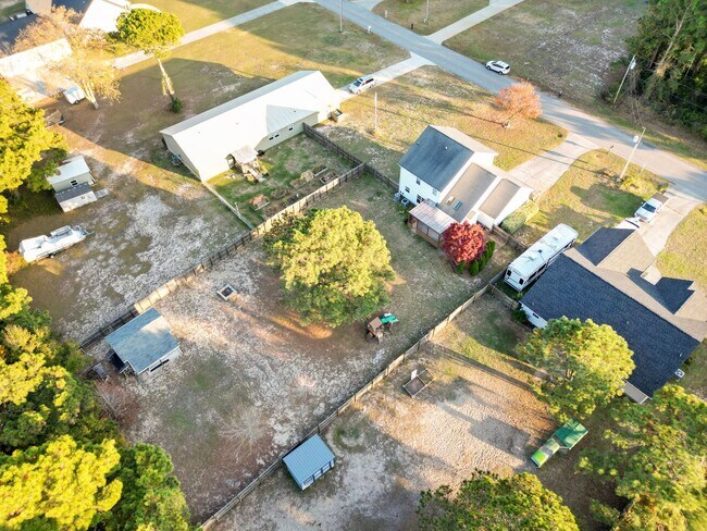 Building Photo - Farmhouse-Style Home Minutes from the Water | No HOA