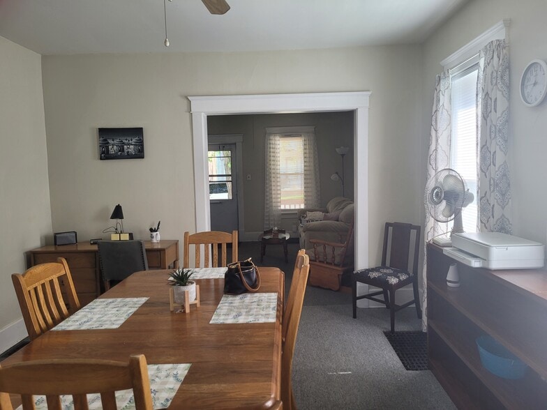 Building Photo - 416 E 3rd St