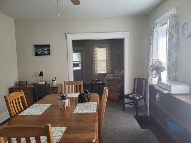 Building Photo - 416 E 3rd St