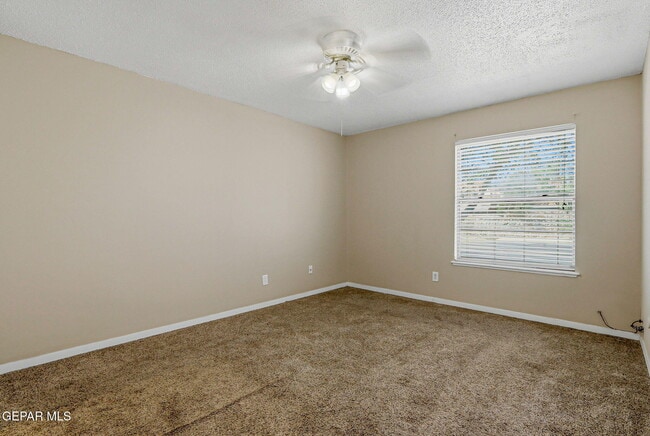 Building Photo - 6613 Escondido Dr
