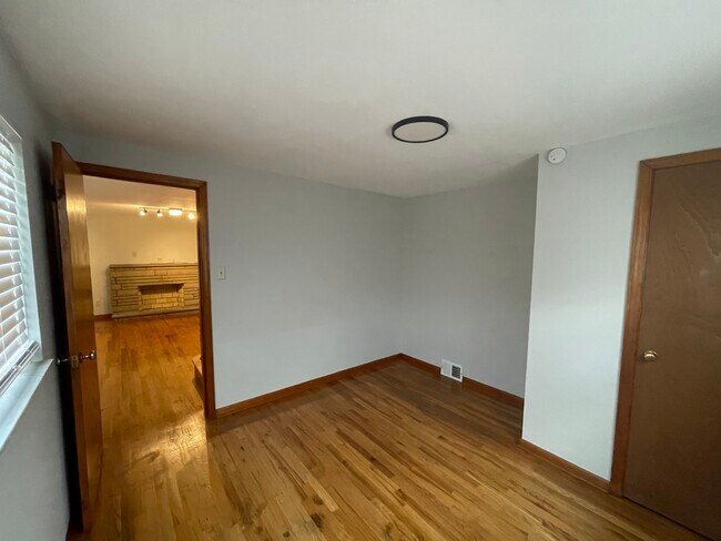 Office/bedroom - 1630 Fiat St