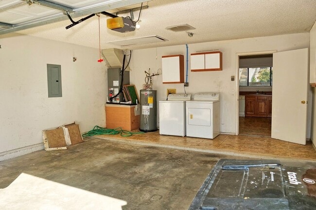 Building Photo - Single family home in Winter Park! Availab...