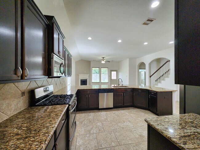 Building Photo - 4515 Greenleaf Dr