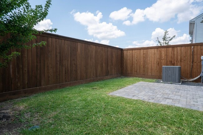 Building Photo - 10965 Hewitt Cliff Ln