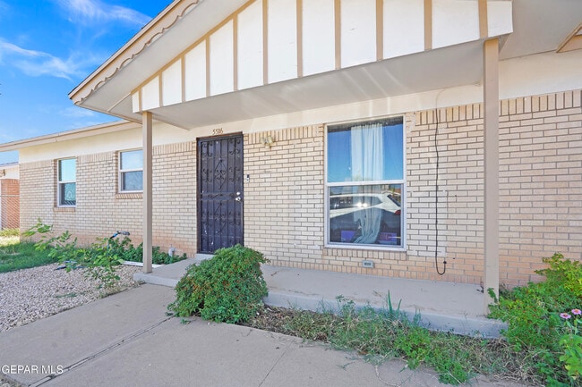 Building Photo - 5516 Fairbanks Dr