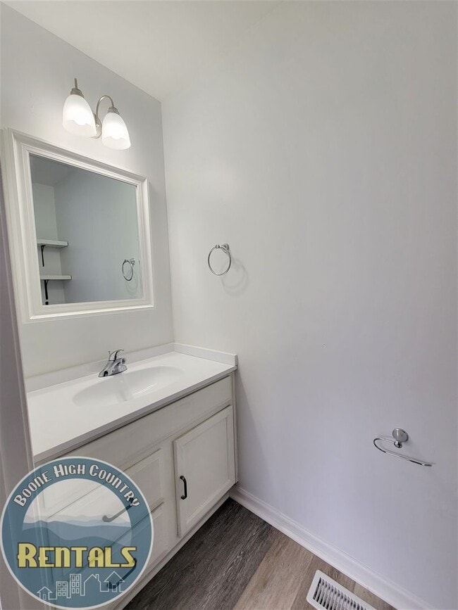 Building Photo - 186 Grandfather Farms Rd