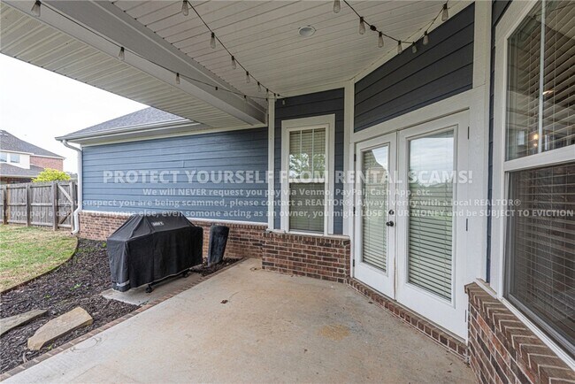 Building Photo - 1404 SW Liberty Ave