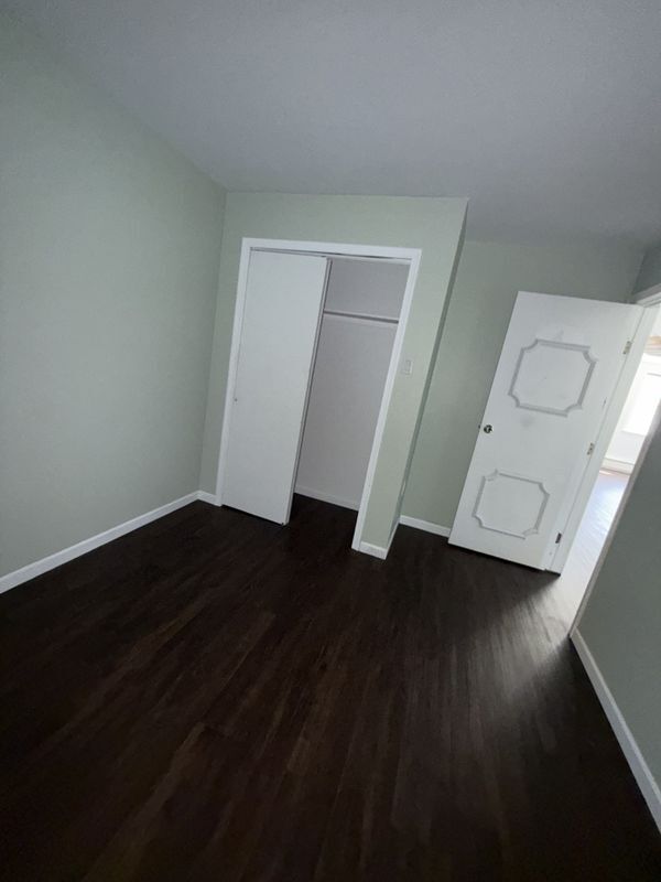 Building Photo - 132 E Main St