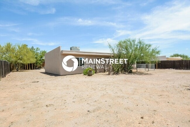 Building Photo - 3 Bedroom Pet-Friendly Home in Tucson, AZ with Main Street Renewal