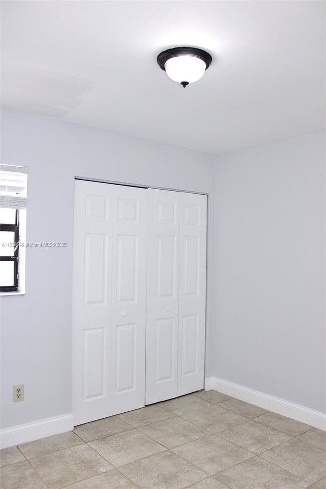 Building Photo - 2728 W 74th St