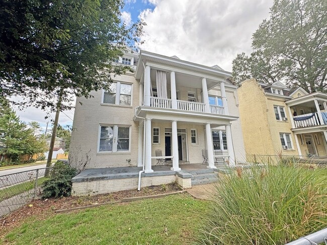 Building Photo - 3425 Carolina Ave