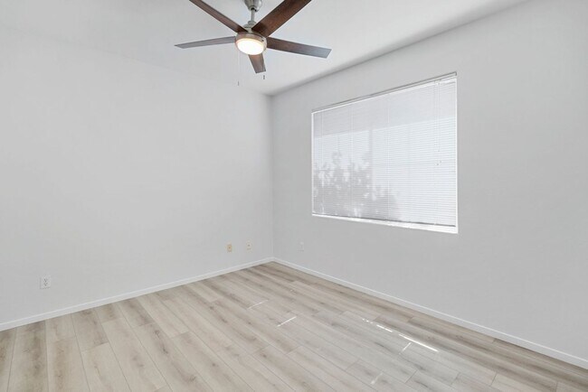 Building Photo - *VERY NICE CONDO IN GATED COMMUNITY !