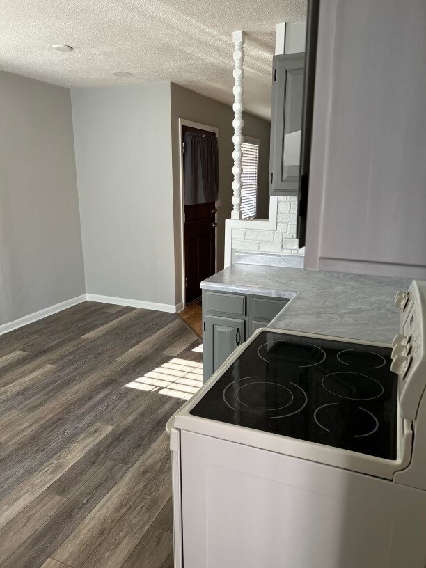 Building Photo - 108 N Lowell Ave