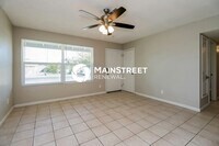 Building Photo - 5 Bedroom Pet-Friendly Home in PHOENIX, AZ...