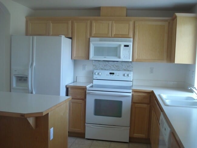 Building Photo - Beautiful 4 Bedroom Home on a Corner Lot i...