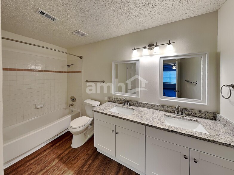 Building Photo - 2407 Canyon Rim