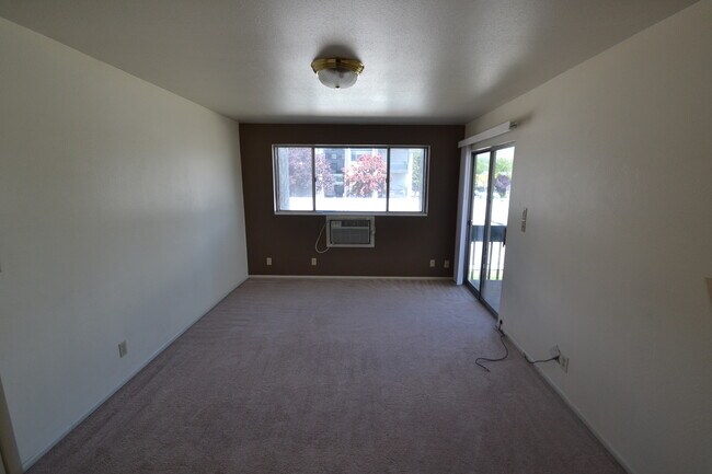 Building Photo - 233 E Hill Ave