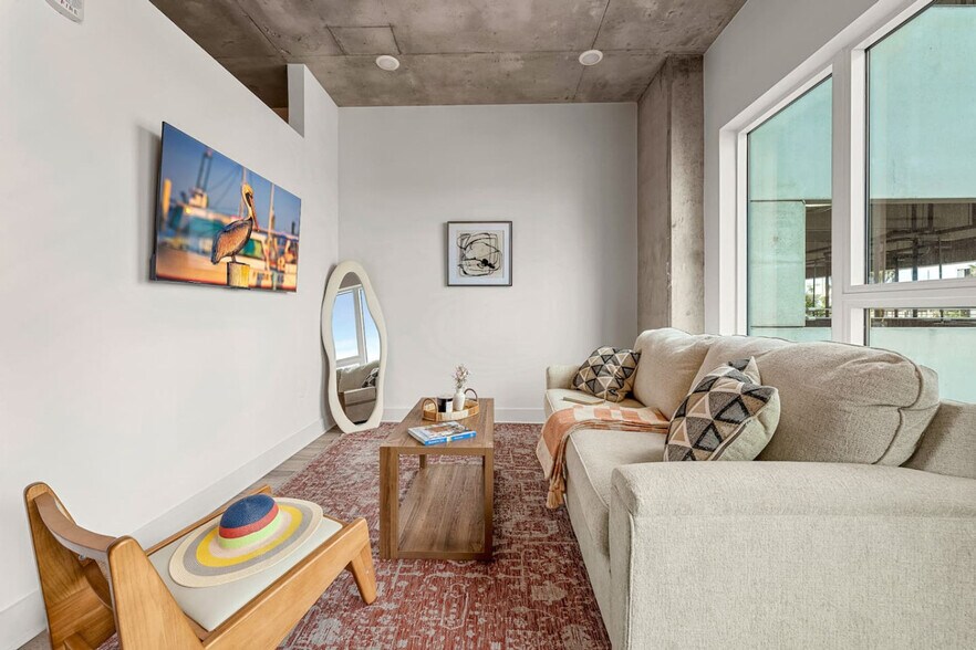 Building Photo - 617 N 12th St