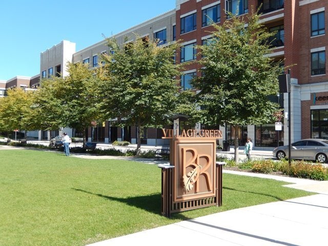 Building Photo - 850 Village Center Dr