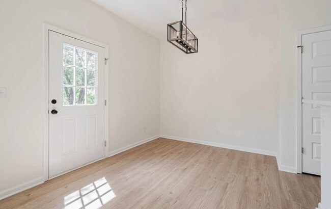 Building Photo - Newer 3 Bedroom, 2 Bath in North East Columbia- Available March 2026!