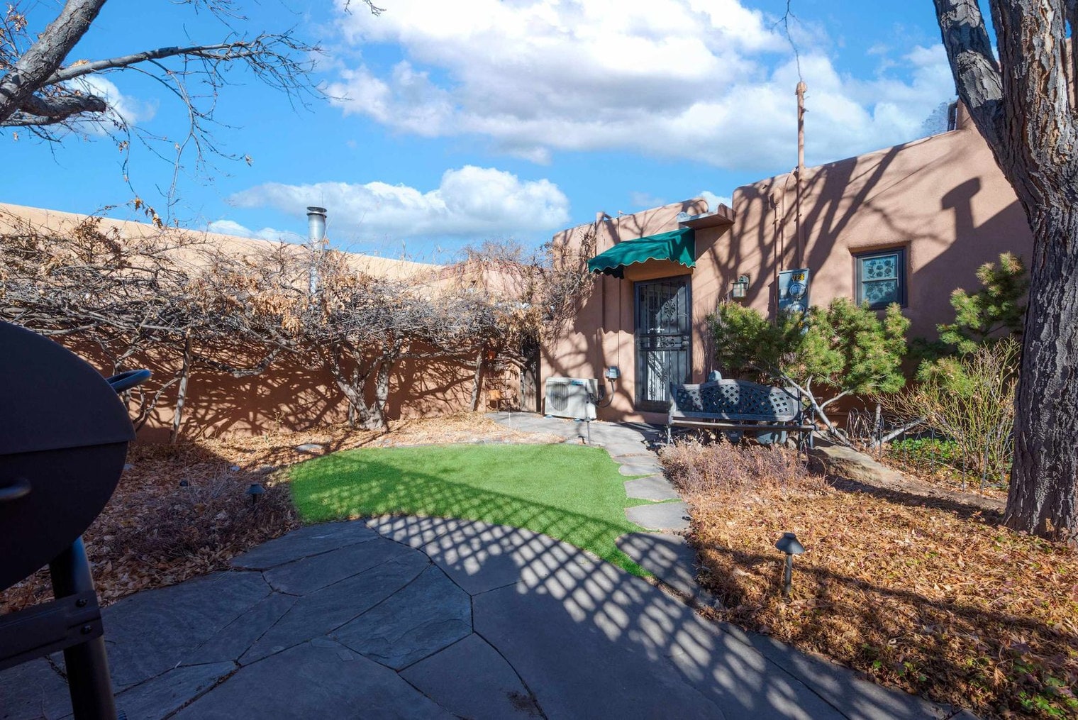 Building Photo - 325 Sena St