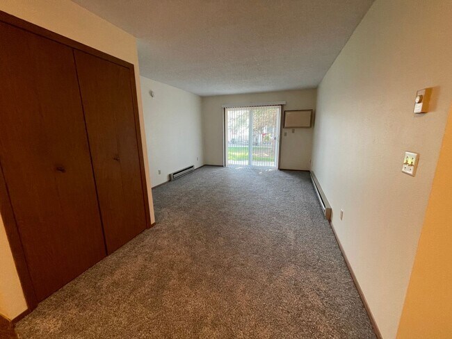 Building Photo - Very spacious 2 bed, 2 bath 4-plex unit lo...