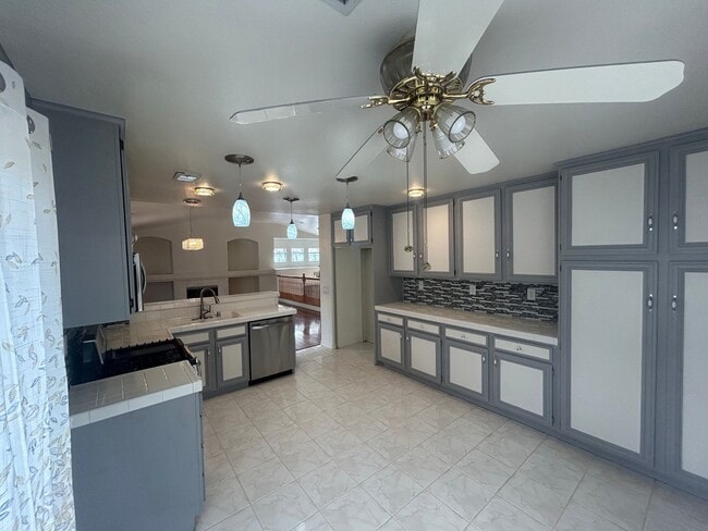 Building Photo - Beautiful Corona Hills Home