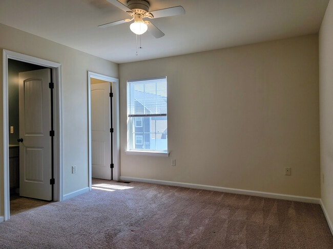 Building Photo - 331 Springwood Dr