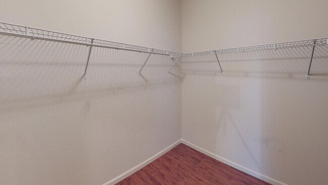 Building Photo - Perfect For Nursing Student - Beautiful Condo w/ Garage. Close To St. Vincents Hospital