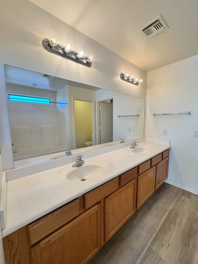 Building Photo - ASHLEY HEIGHTS 3 BEDROOM WITH HUGE BACKYARD