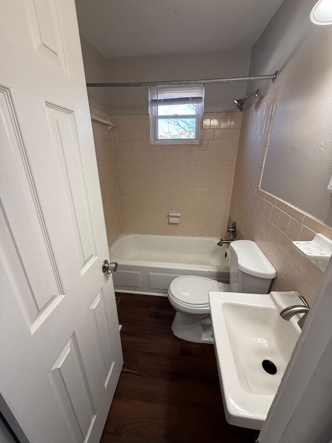 Building Photo - 1705 Lamb Ave