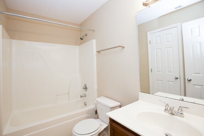 Building Photo - "Charming 3 Bed, 2 Bath Home in Spring Lak...