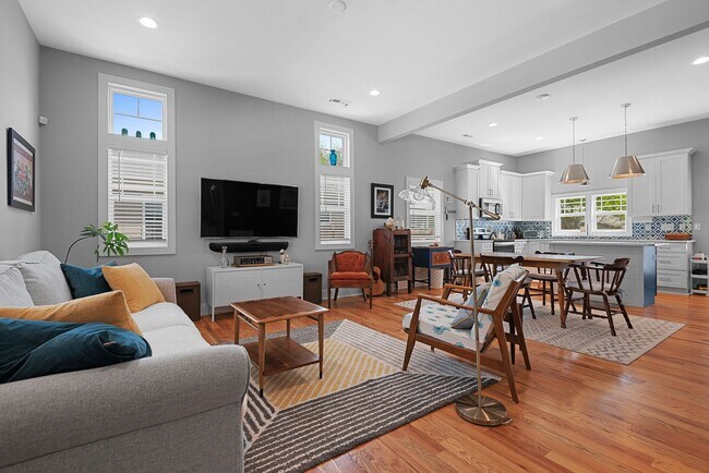 Building Photo - Gorgeous Home near Downtown Durham!