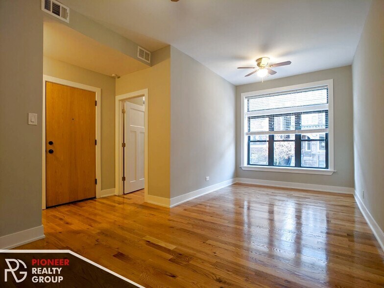 Primary Photo - 625 W Oakdale Ave