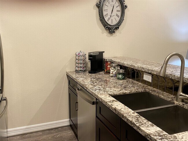 Building Photo - 3144 Southmore Blvd